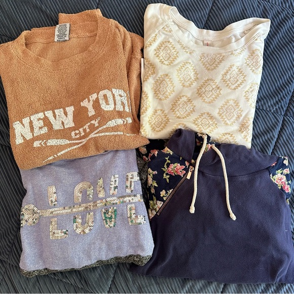 Lot of 4 Women's Sweaters - Picture 1 of 13